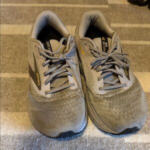 Brooks Men's Gray Athletic Shoes